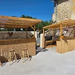 Du Bois Richer 4 Etoiles 15 Personnes Avec Piscine Nyaraló *