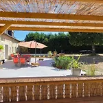 Du Bois Richer 4 Etoiles 15 Personnes Avec Piscine Nyaraló *